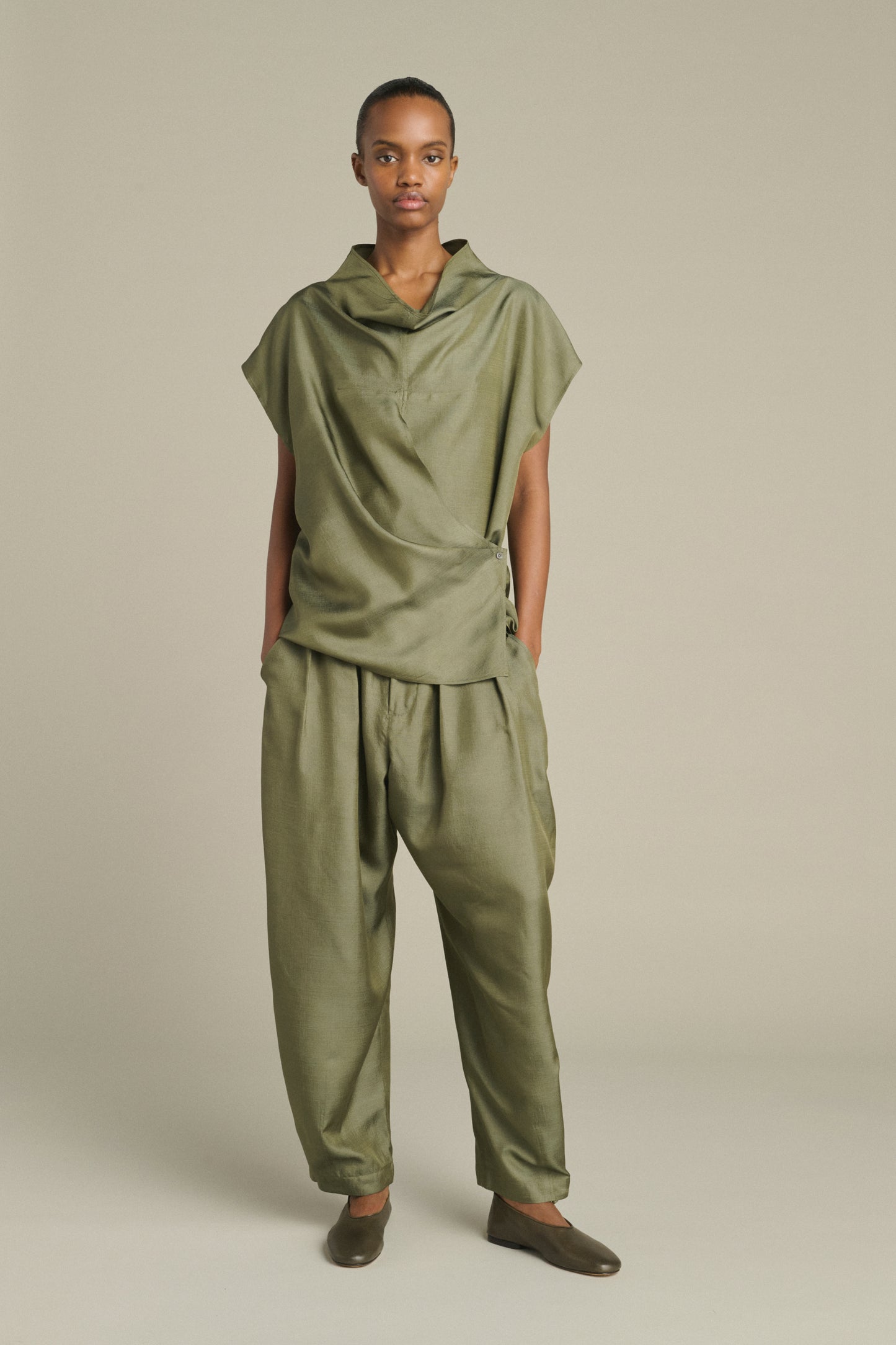 Pantalón Vernon - Verde grisáceo - Seda - Mujer