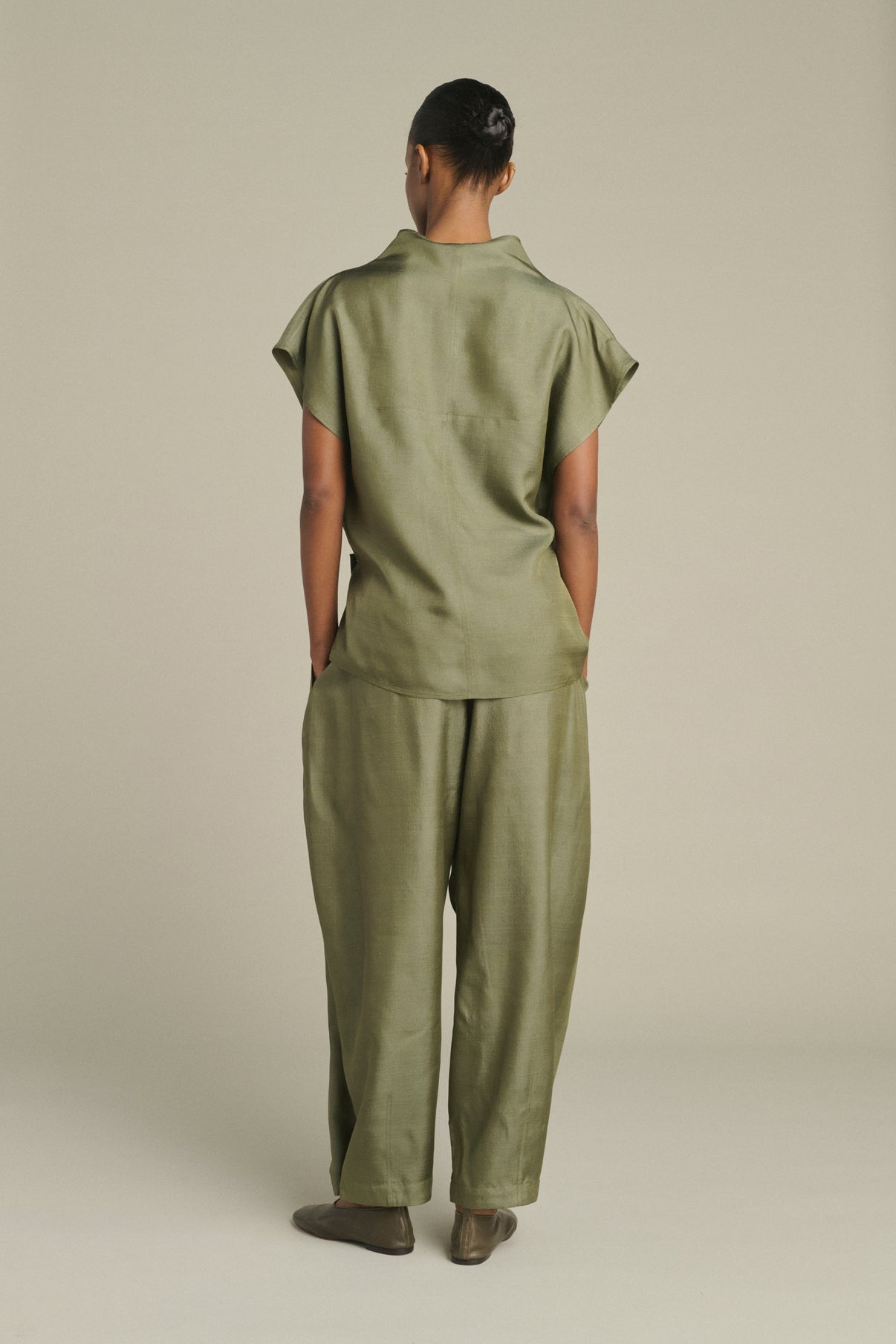 Pantalón Vernon - Verde grisáceo - Seda - Mujer vue 2