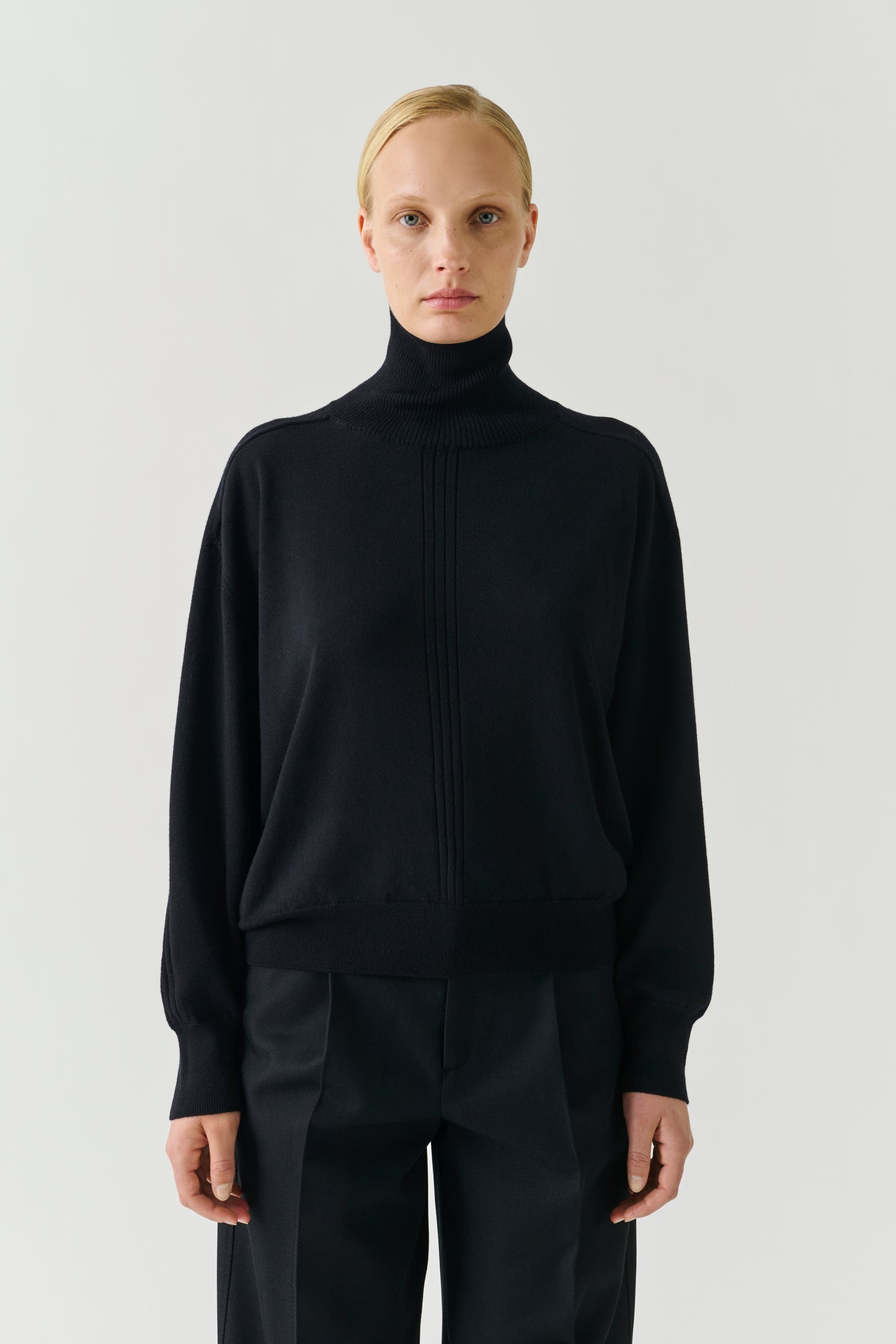 Jersey Nord - Negro Lana Merino Cuello Vuelto Oversize - Soeur